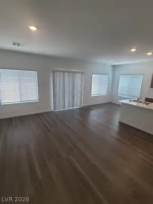 1092 Saffron Toucan Lane Living Room