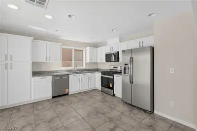 9060 Cedar Door Avenue Kitchen