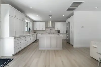 8633 Robinson Ridge Drive Kitchen