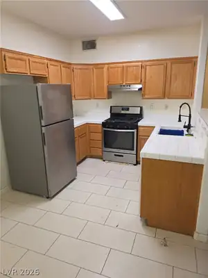 2110 Los Feliz Street 1051 Kitchen