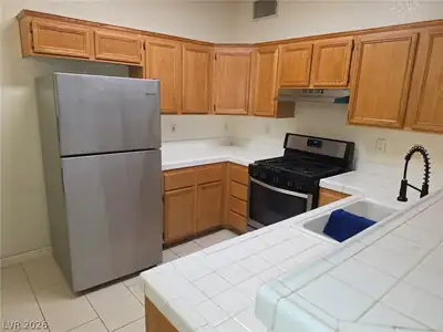 2110 Los Feliz Street 1051 Kitchen