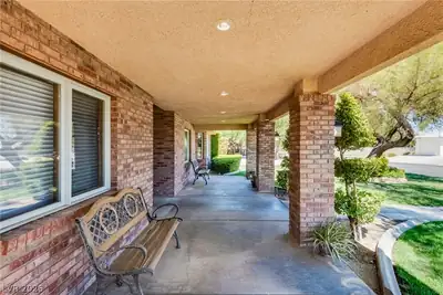 8885 Hickam Avenue Patio