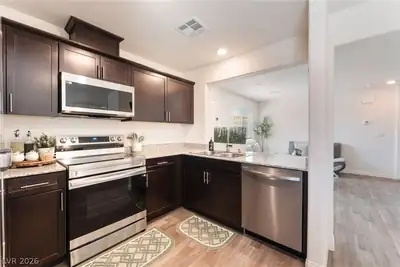 2830 Matador Red Avenue Kitchen