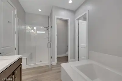 8612 Dusty Quail Drive Primary Bathroom