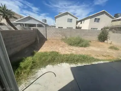 5946 Autumn Harvest Avenue Yard