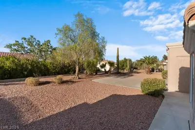 8528 Glenmount Drive Yard