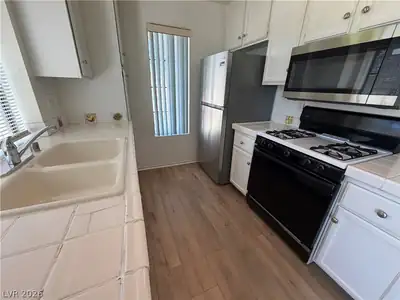 4878 Nara Vista Way 201 Kitchen