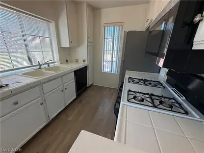 4878 Nara Vista Way 201 Kitchen