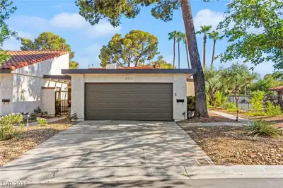 2511 Palmera Drive Front of Structure