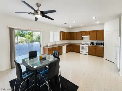 1935 Valley Center Drive, Henderson, NV 89052 Kitchen