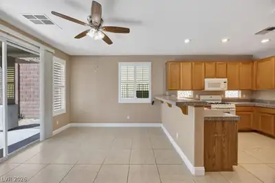 11223 Dahlia Grove Street Dining Area