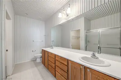 2512 Cosmic Dust Street Primary Bathroom