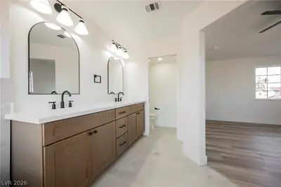 21 Megan Drive Primary Bathroom