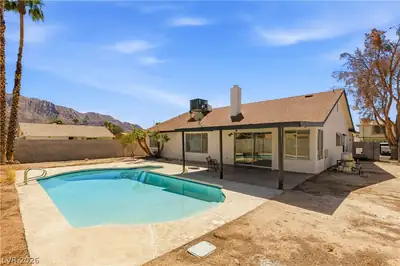 6058 Mirror Lake Drive Yard