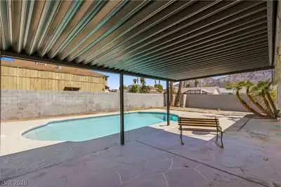 6058 Mirror Lake Drive Patio