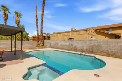 6058 Mirror Lake Drive Pool