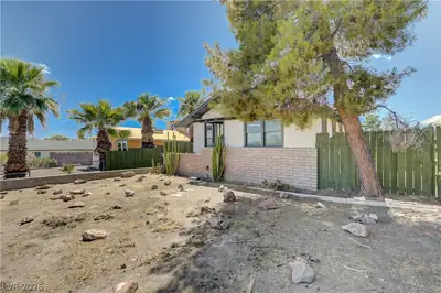 664 Avenue D Yard