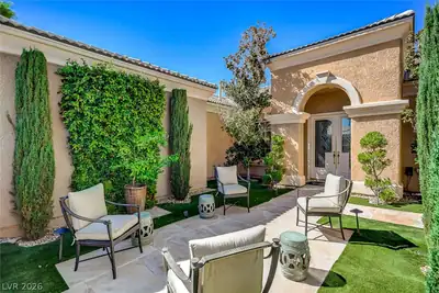 10266 Romantico Drive Courtyard