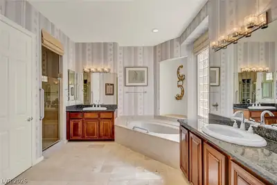10266 Romantico Drive Primary Bathroom