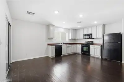 80 Lockheed Avenue Kitchen
