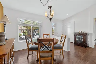 10313 Willamette Place Dining Area