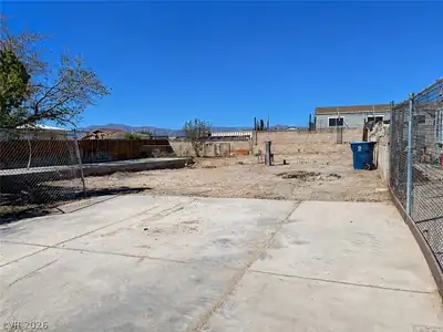 6196 Castlemont Avenue Yard