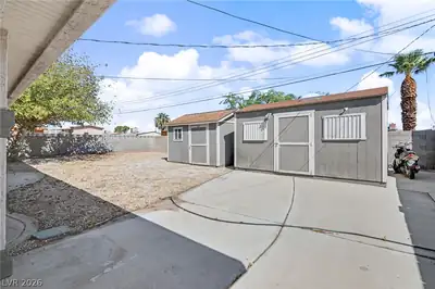 504 Holland Avenue Yard