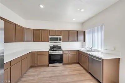 8117 Villa Finestra Drive Kitchen