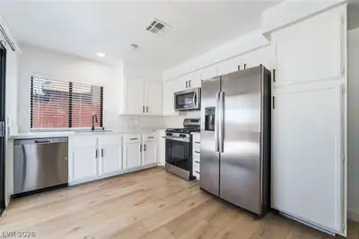 324 West Chesapeake Way Kitchen