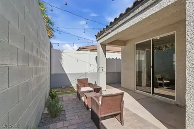 6283 Shamrock Lake Avenue Patio