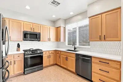 6283 Shamrock Lake Avenue Kitchen