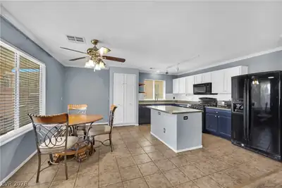 5041 Dancing Lights Avenue Kitchen