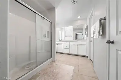 400 Desert Cadence Street, Henderson, NV 89011 Primary Bathroom
