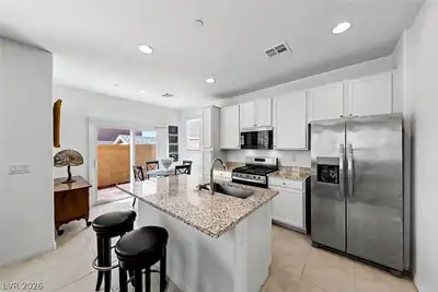 400 Desert Cadence Street, Henderson, NV 89011 Kitchen
