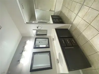 1081 Colgate Lane Primary Bathroom