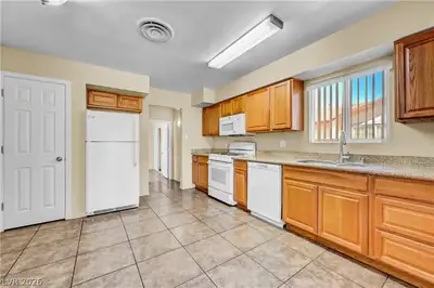 4162 Canal St Kitchen