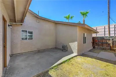 4162 Canal St Patio