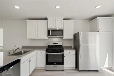 6760 Violet Cascade Avenue Kitchen