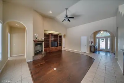 2061 Iroquois Avenue Living Room