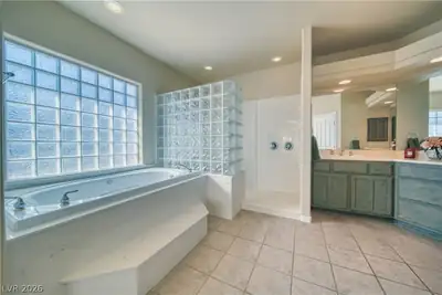 2061 Iroquois Avenue Primary Bathroom