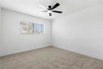 1712 Rockcrest Drive Bedroom
