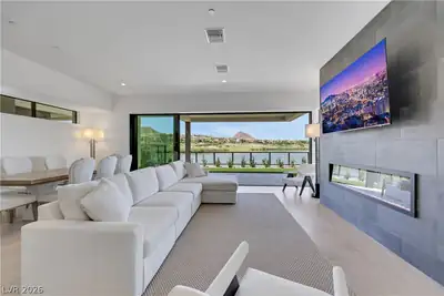 66 Lakefront Drive, Henderson