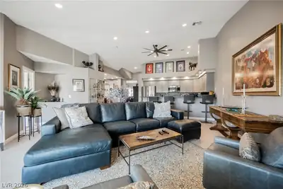 7625 Rolling View Drive 202 Living Room
