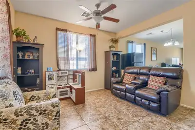 3920 Ropers Ranch Street Living Room