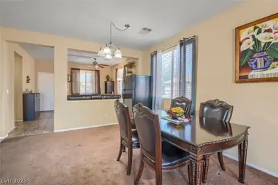3920 Ropers Ranch Street Dining Area