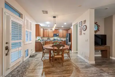 2815 Dunnottar Avenue Kitchen