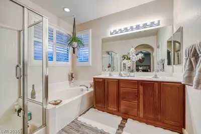 2815 Dunnottar Avenue Primary Bathroom