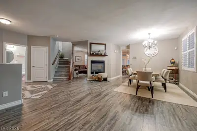 2815 Dunnottar Avenue Living Room