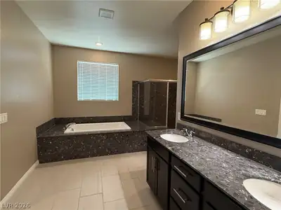 921 Riverlawn Place Primary Bathroom