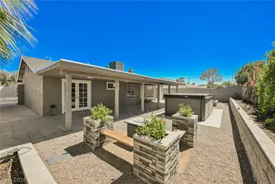 1612 Crest Haven Avenue Patio